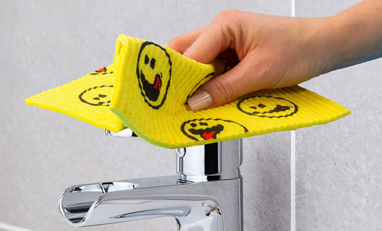 Știință sau magie? Uite de ce laveta umedă Smiley este cea mai bună prietenă a ta când vine vorba de suprafețele de inox